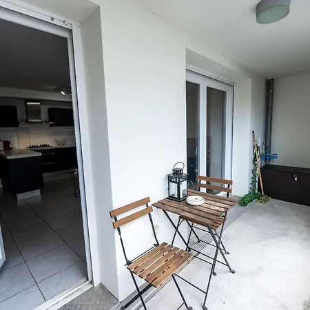 Spacious In Apartment Talence