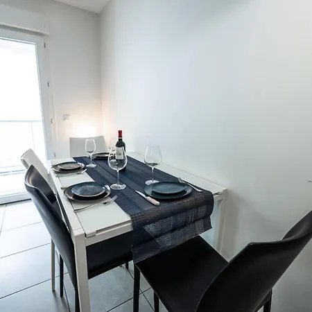 Apartment Spacious In