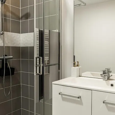 Apartment Spacious In *